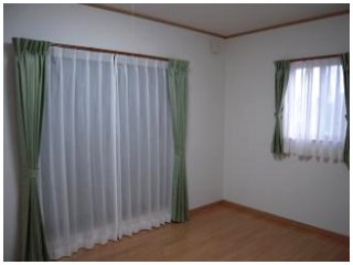 ナチュラル 木製レールにベージュカーテン アイ アイのサービス 佐賀県鳥栖市のリフォームショップ