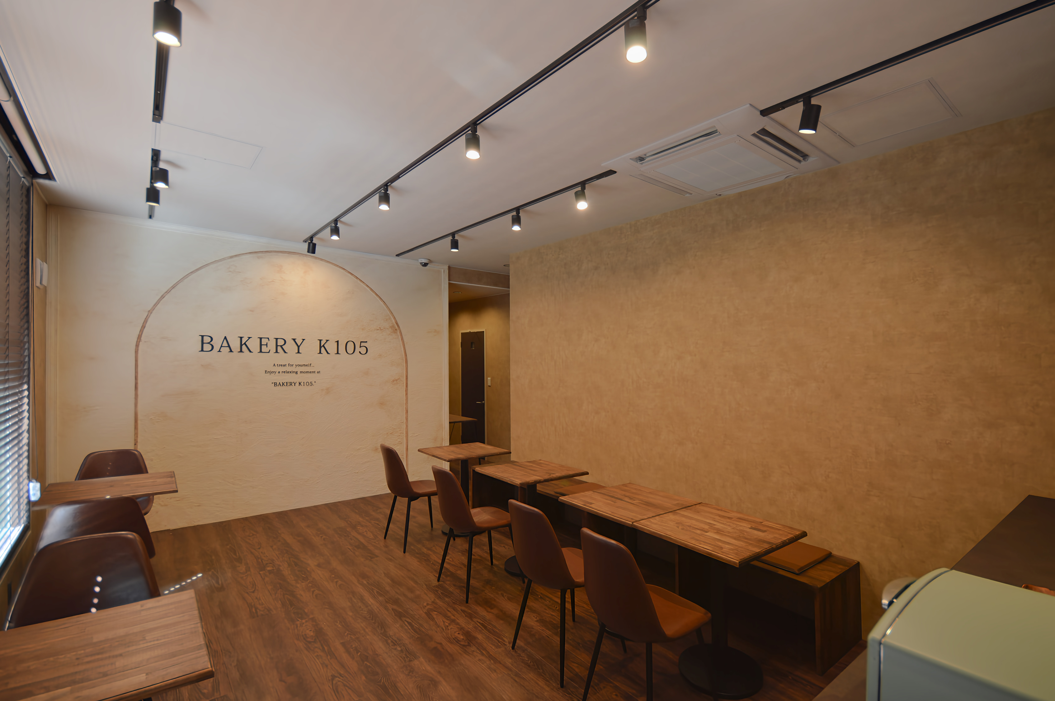 BAKERY K105 Eat-in space