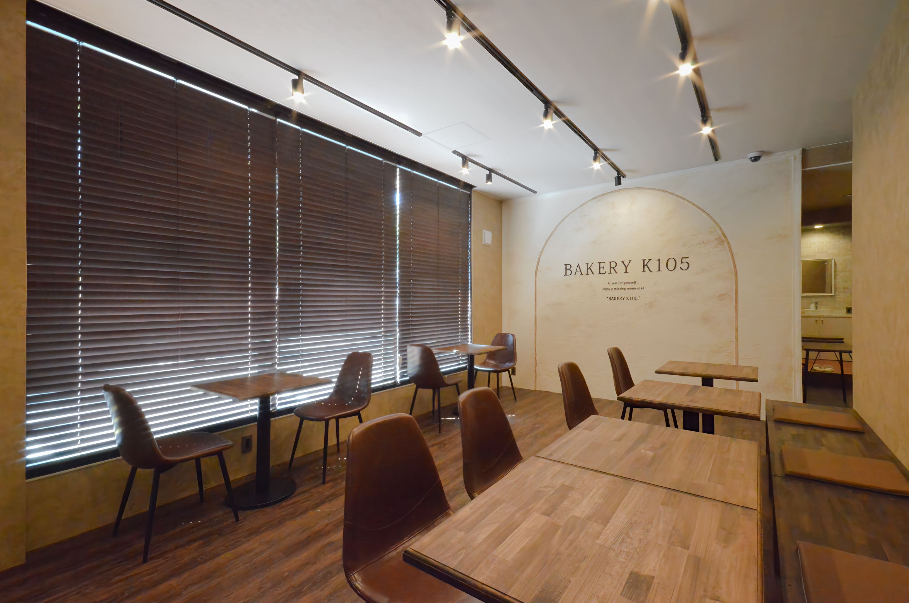 BAKERY K105 Eat-in space