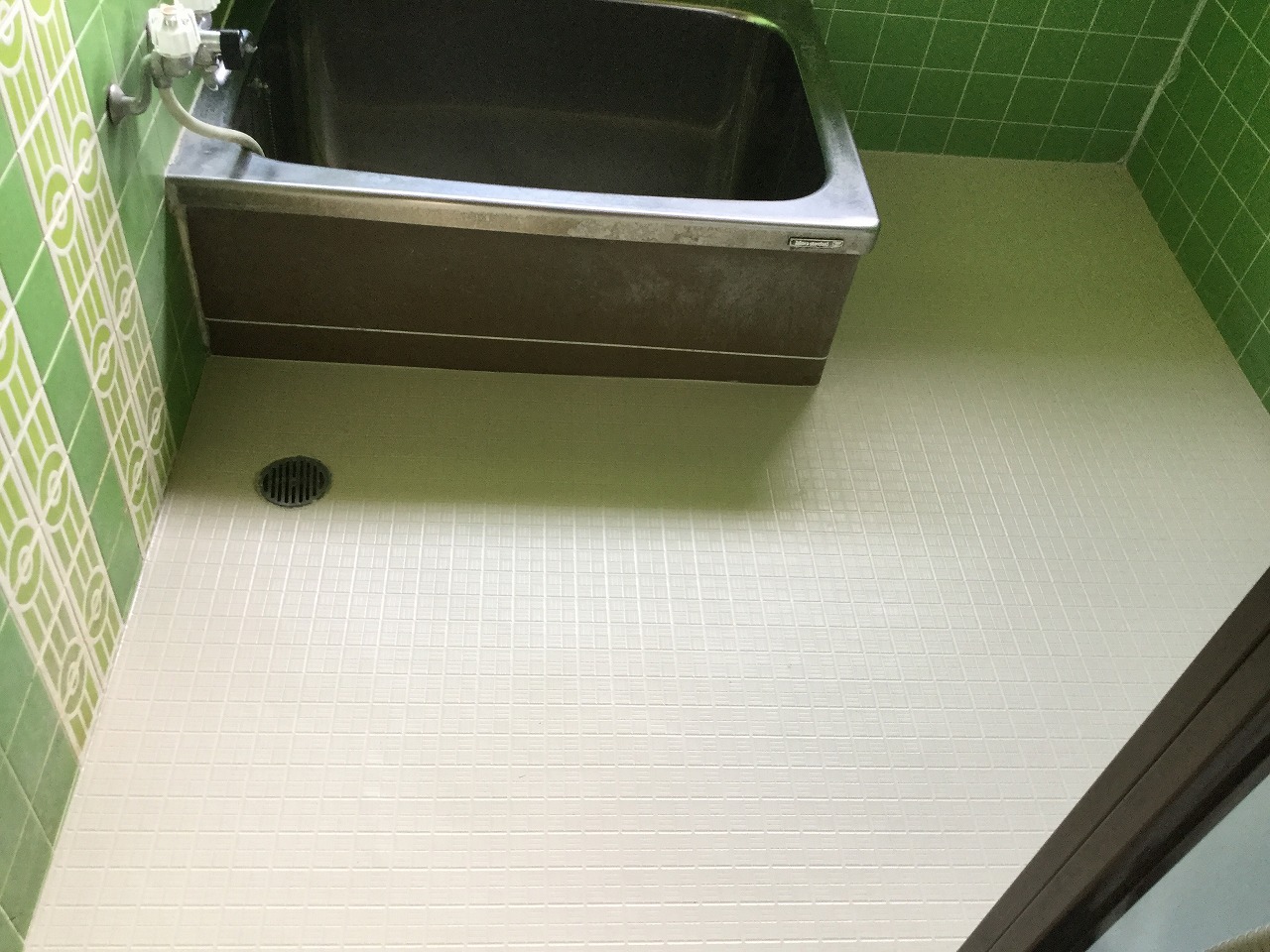 お風呂の床のタイルが剥がれてどうしたら？東リの浴室用シートバスナフローレ施工